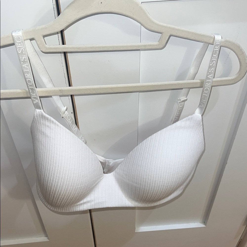 Victoria's Secret T-Shirt Lightly Lined Wireless Bra
